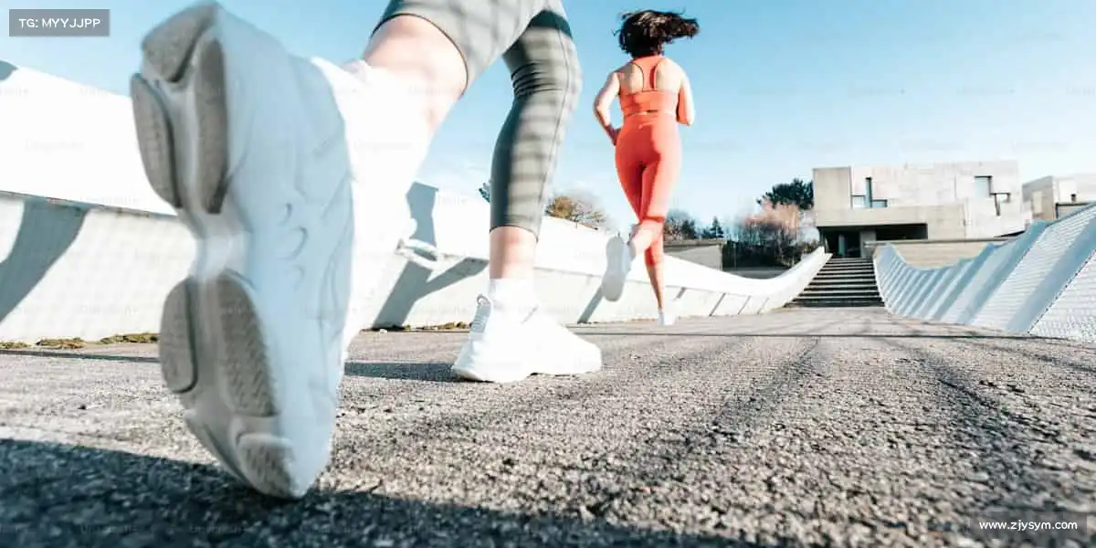 xc体育在泳池里逐浪,于人生中翱翔!🏊♂️🌊